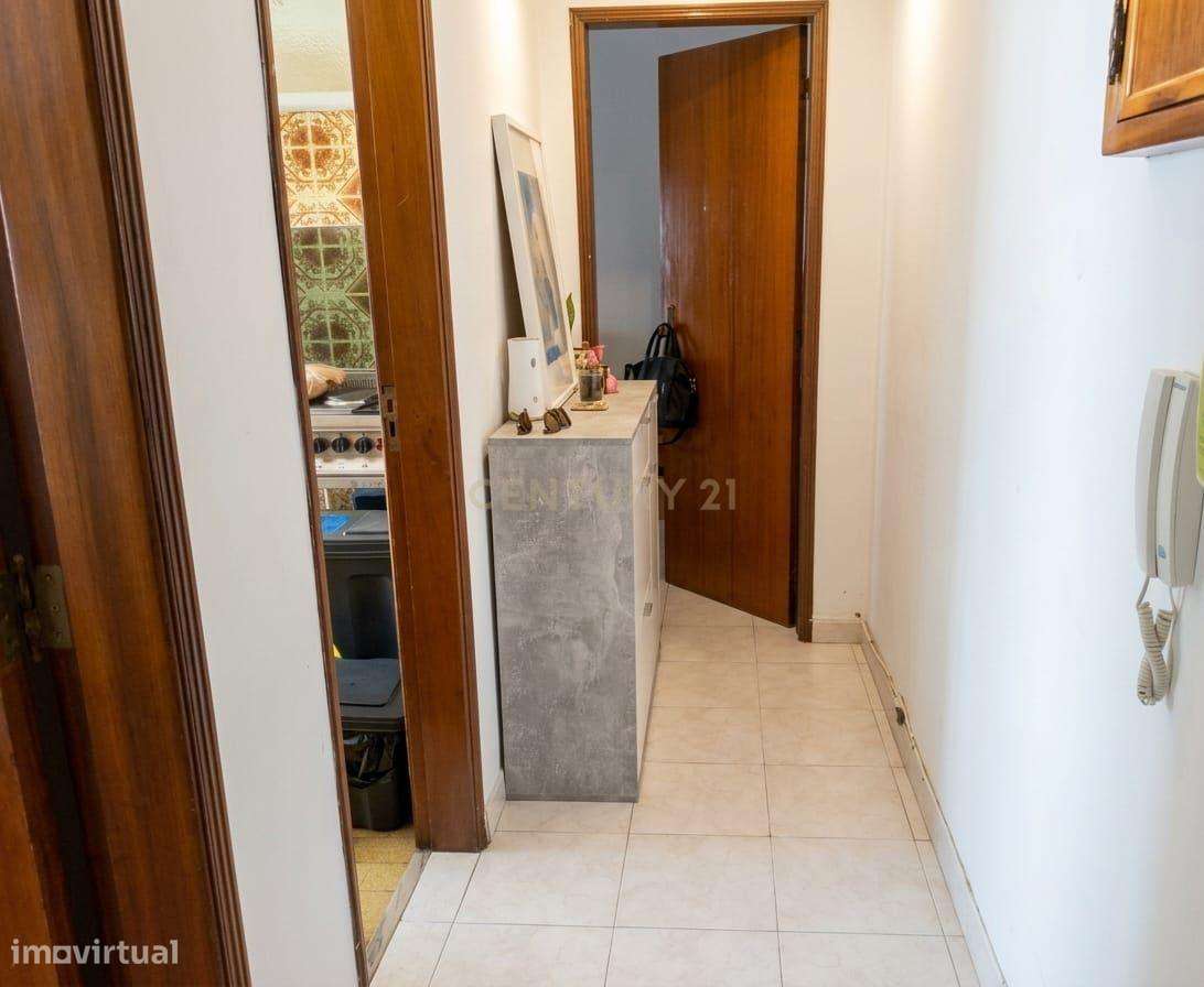 T1 com excelentes áreas, varandas e arrecadação – Forte da Casa-9
