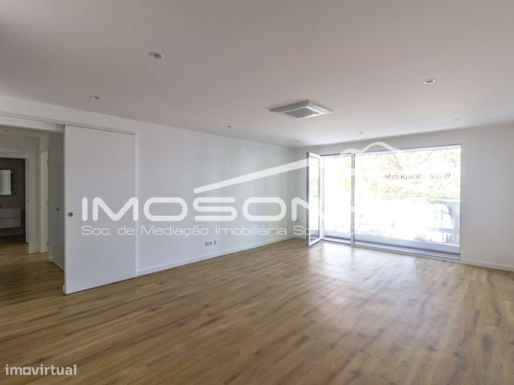 Apartamento T2, na linda praia da Nazaré - Grande imagem: 2/16