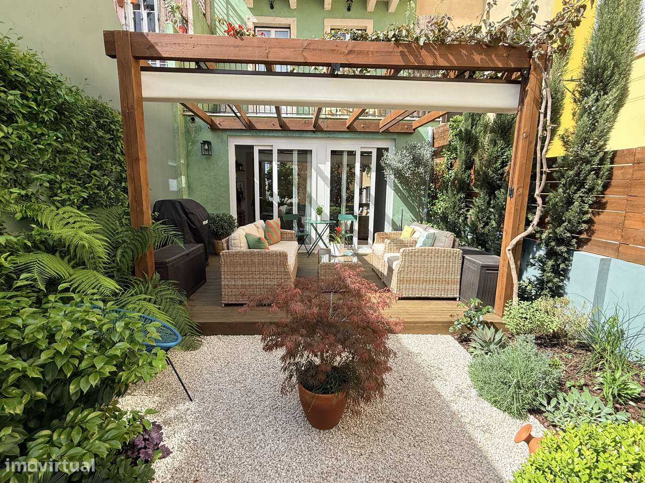 T2 com 2 casas de banho e jardim privativo na Graça-40
