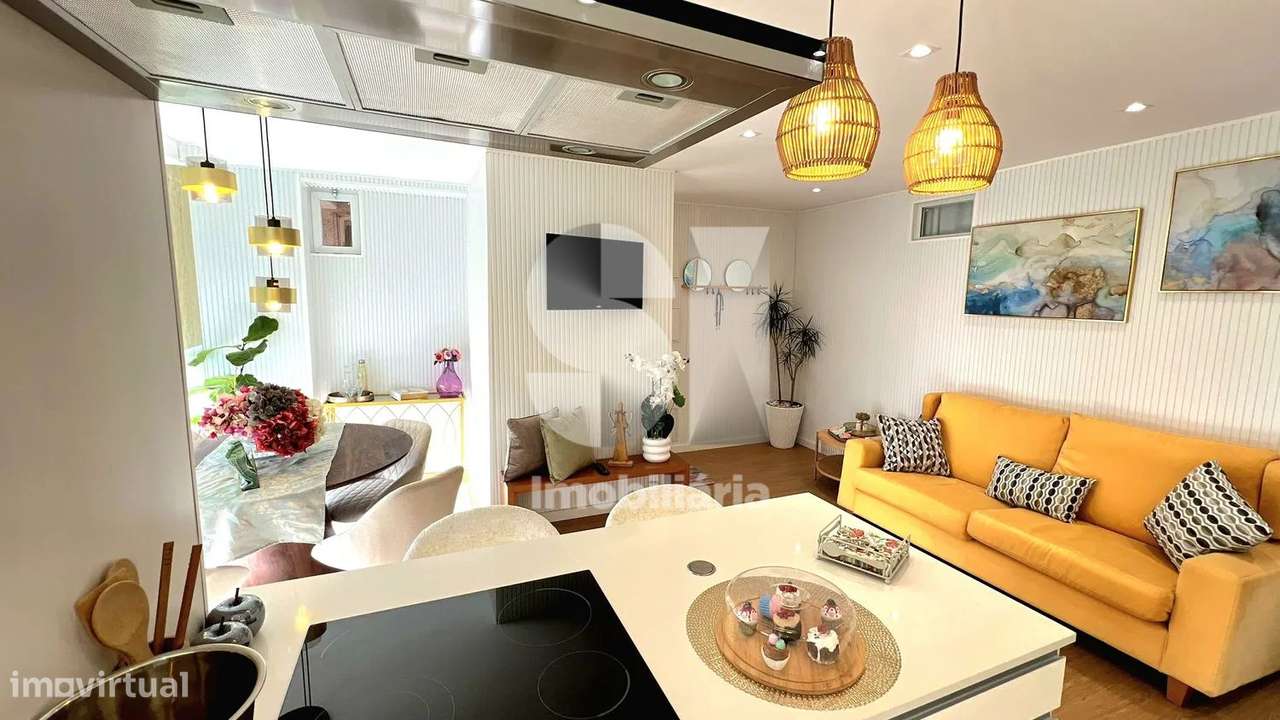 T1+1 Remodelado, Mobilado, c/Garagem e Ótimas Áreas - Grande imagem: 2/15