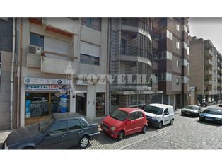 Loja comercial sita em Paranhos, Porto.
