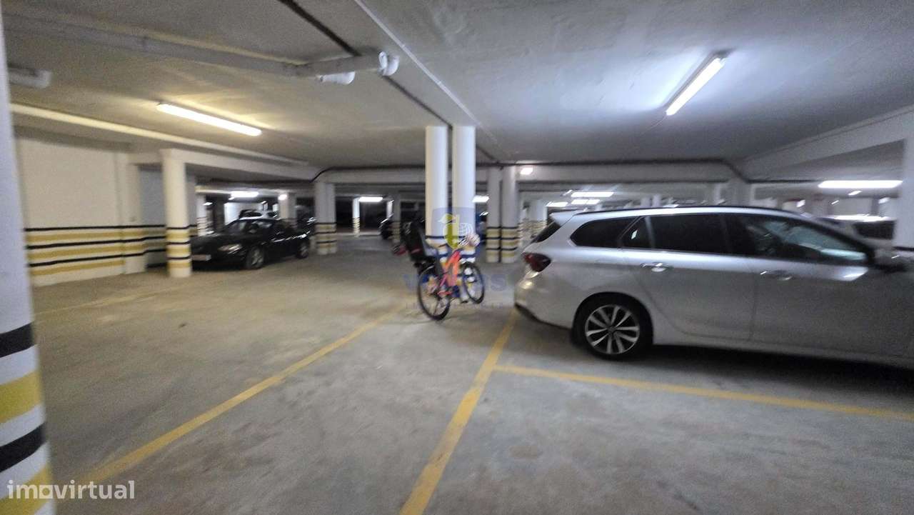 Estacionamento no Centro de Bombarral - Grande imagem: 5/11