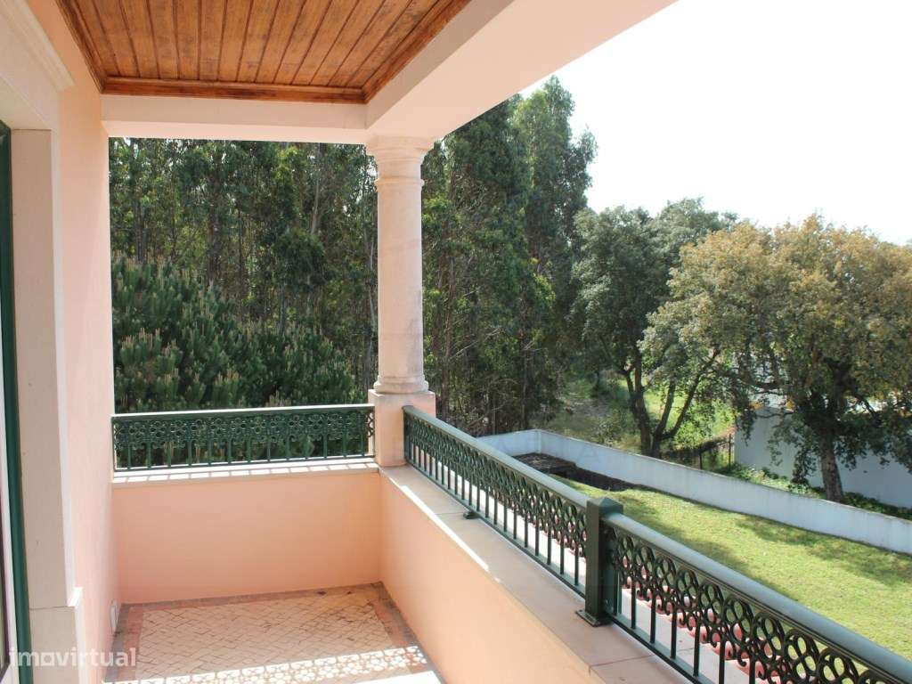 Luxuosa moradia T5 + 1 em Rio Maior-24