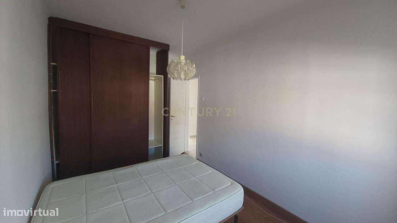 Apartamento T2 em Almada na Av. Nuno Alvares Pereira.-12
