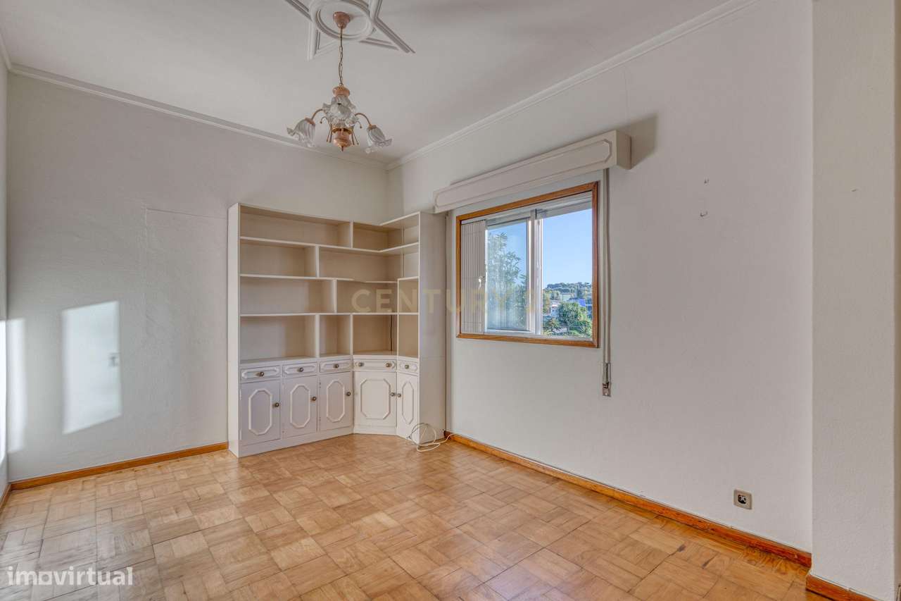 Moradia T3 com 4 frentes e garagem junto a igreja da Santa Rita-37