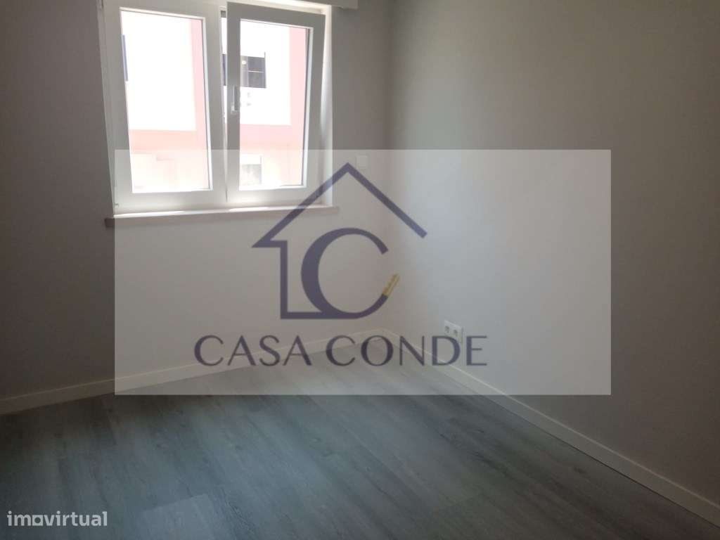 Apartamento T2 Totalmente Remodelado em Corroios-14