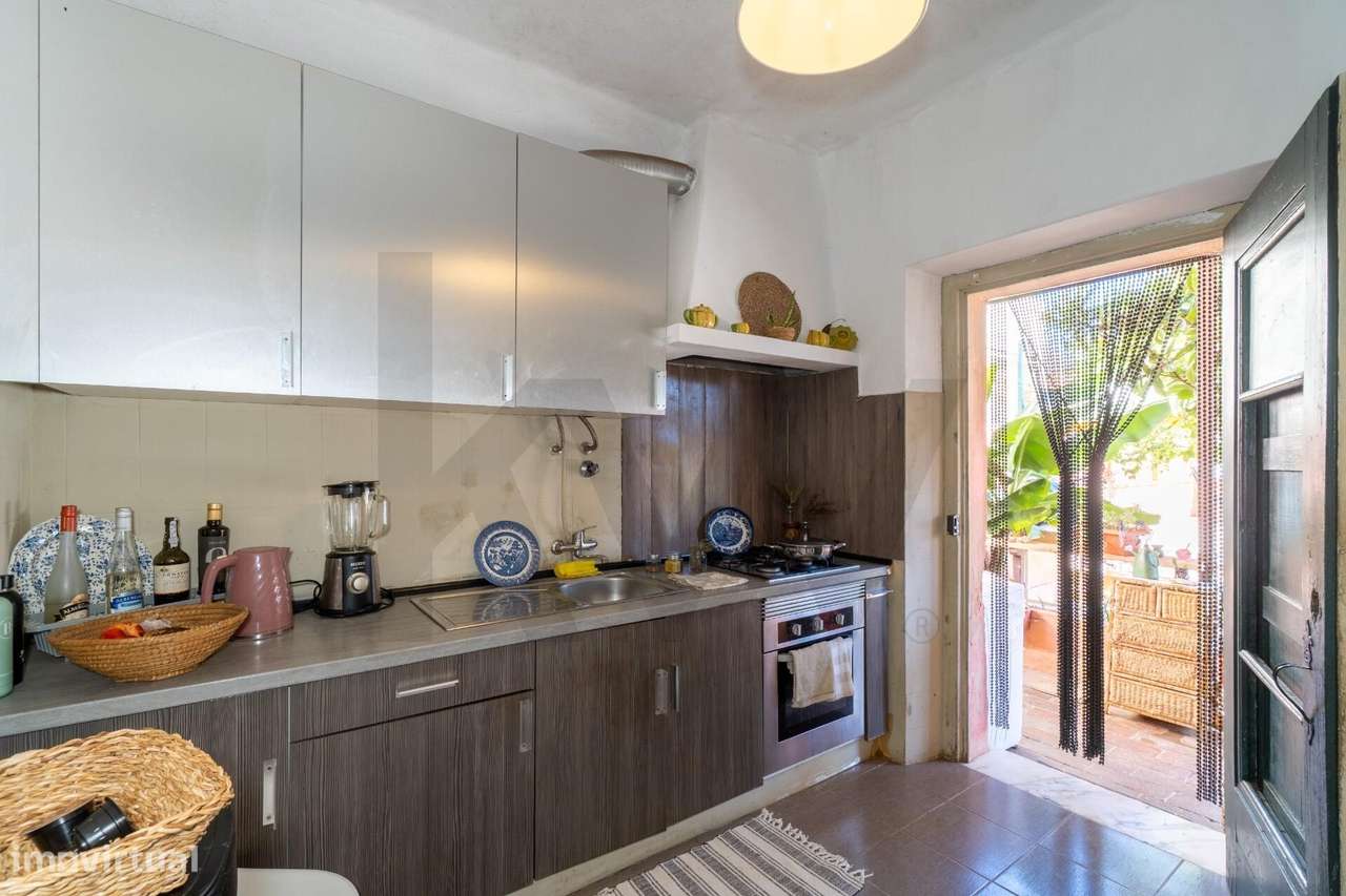 Moradia T2 com 297 m2 de Terreno, Amplo Logradouro e Rooftop | Quelfes-11