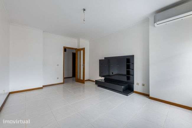 Apartamento T2 localizado na privilegiada freguesia de Lamaçães. - Grande imagem: 4/18