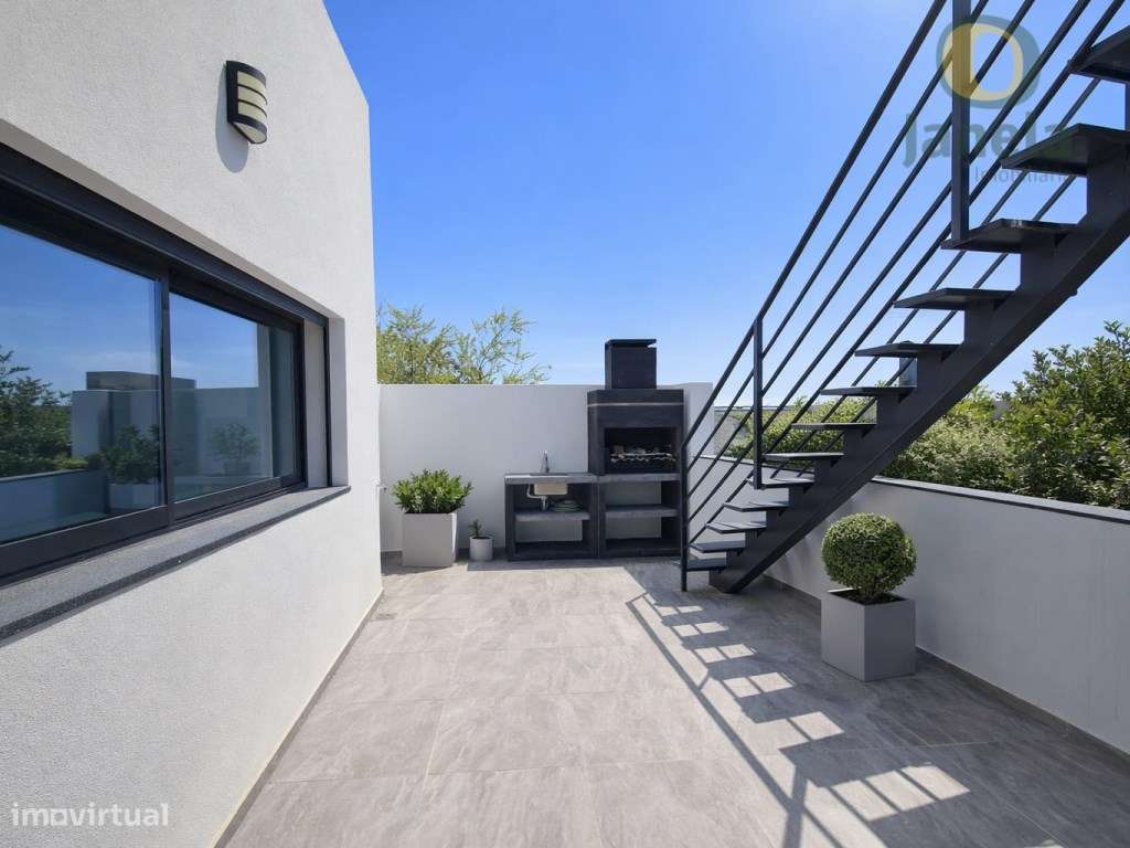 Moradia Nova com bons terraços - Grande imagem: 5/19