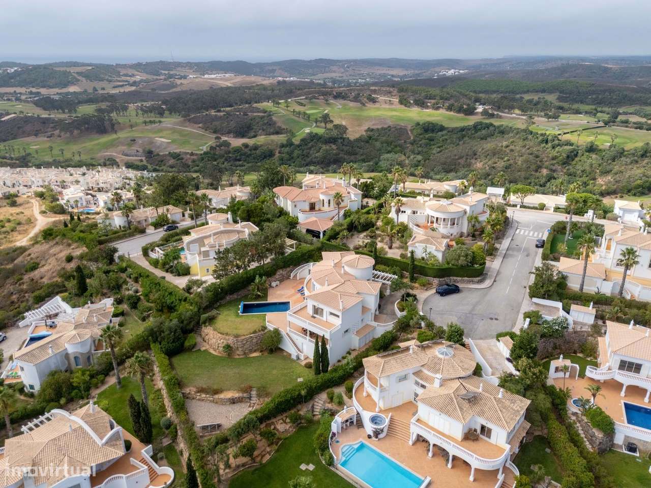 Desejável moradia T5 no Santo Antonio Golf-25