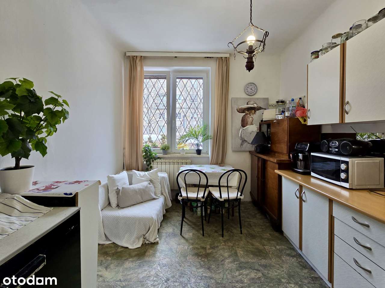 Kawalerka/2 pokoje | 35,49m2 | kamienica | Plac Hallera | parter |-0