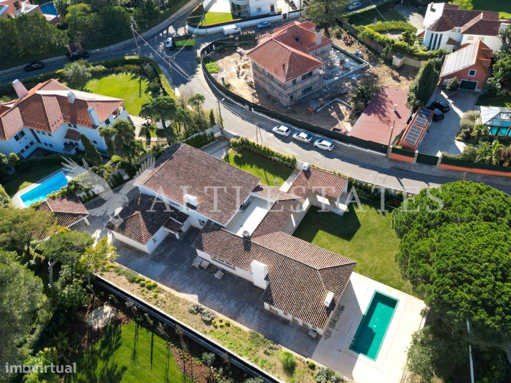 Deslumbrante moradia em zona nobre do Estoril-36