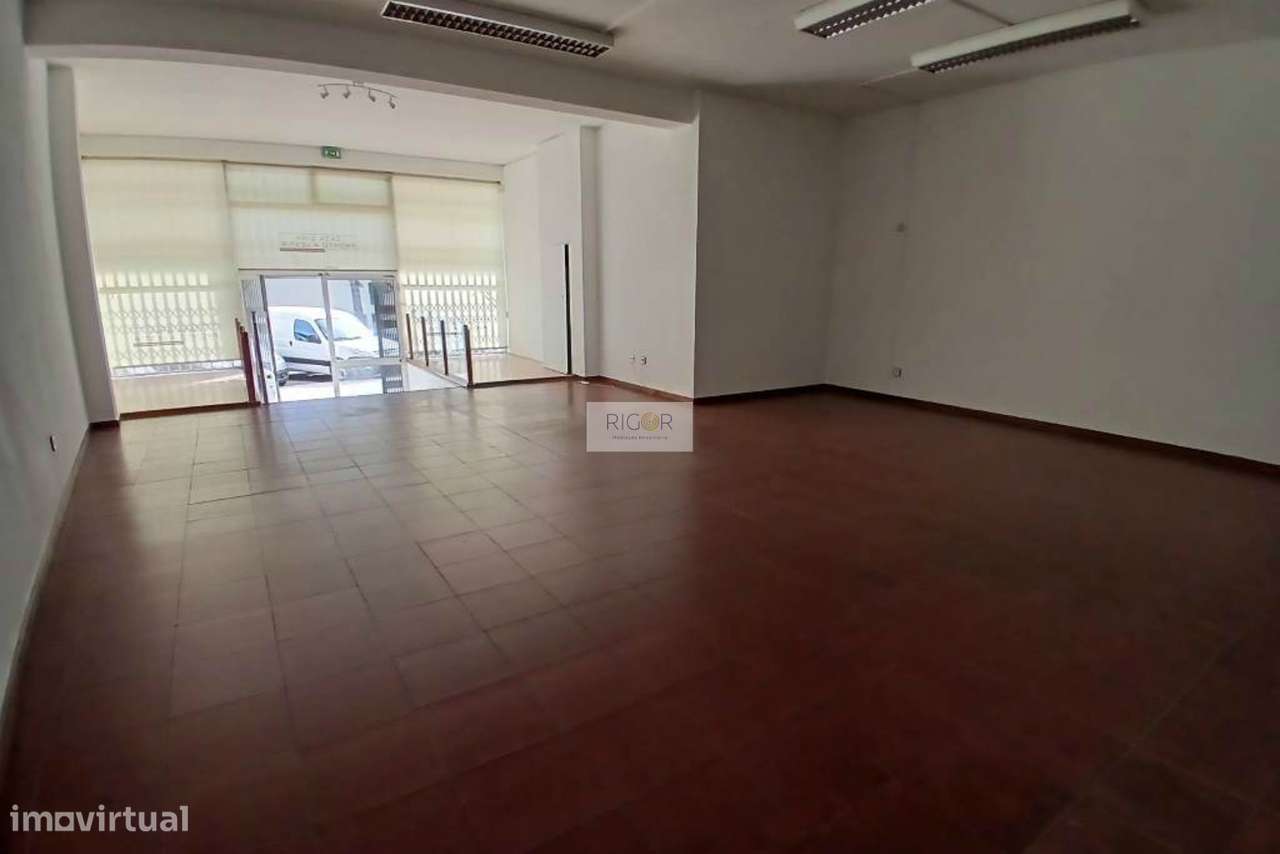 Loja de 70m2 e garagem no centro de Gueifâes - Grande imagem: 3/7