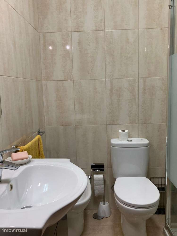 Quarto - localizado em Benfica Lisbon - Grande imagem: 2/27