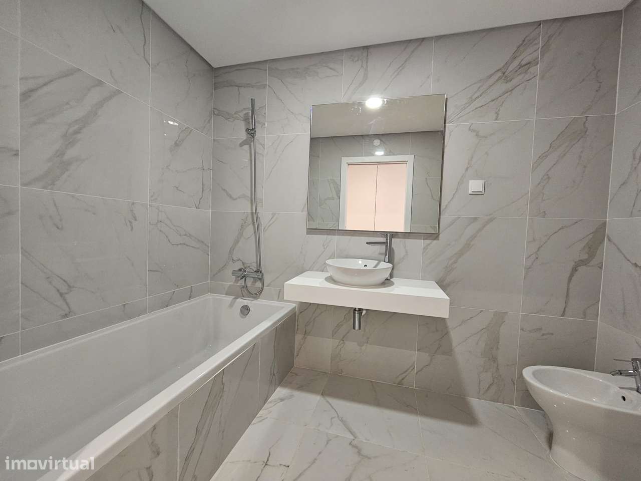 Magnifico T2 na Urbanização SkyCity-17