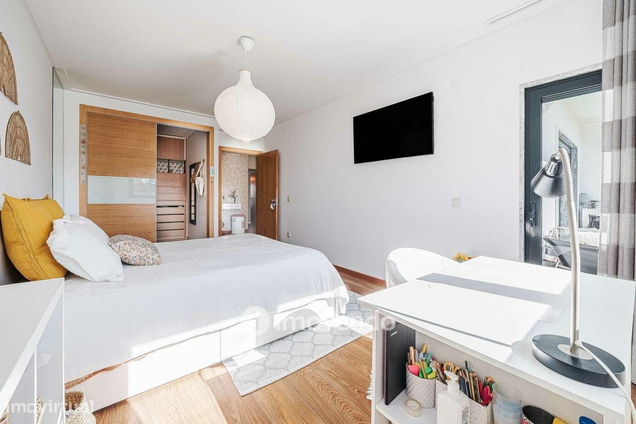 Apartamento T4 Duplex, com estacionamento e arrecadação, no Barreiro-33