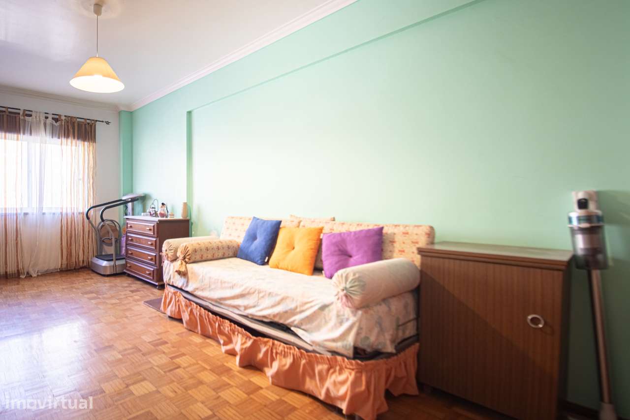 Apartamento T3 c/ 2 WCs e Sala c/ Lareira em Monte Abraão, Sintra-16