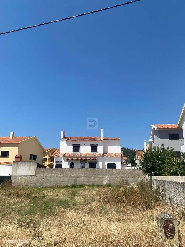 Terreno com Projeto Aprovado - Moradia T3 com Piscina-6