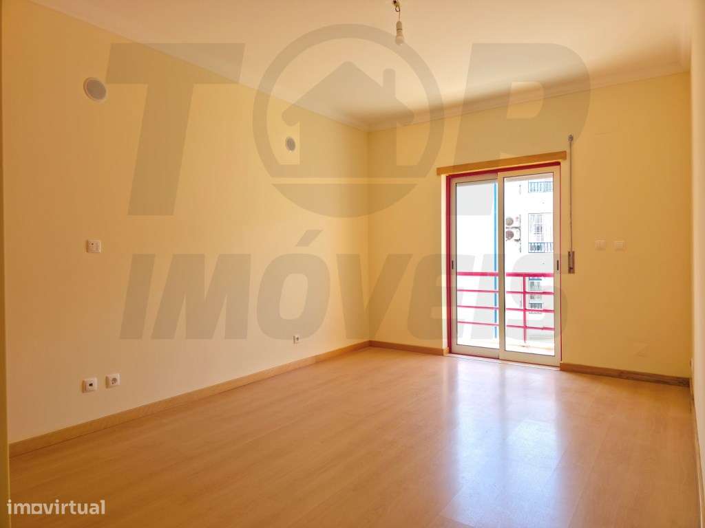 Apartamento T3 com Parqueamento - Urb. das Oliveirinhas - Samora Co...-14