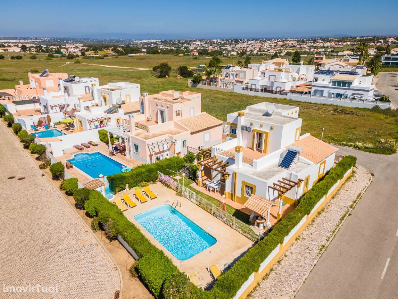 Vivenda com Piscina Privada e a poucos minutos da praia da Galé