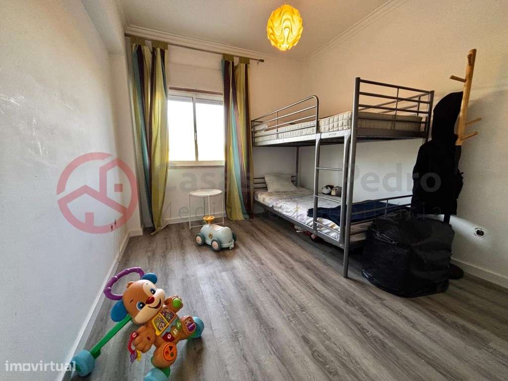 Apartamento T2 com arrecadação em Santa Marta do Pinhal, Corroios-13