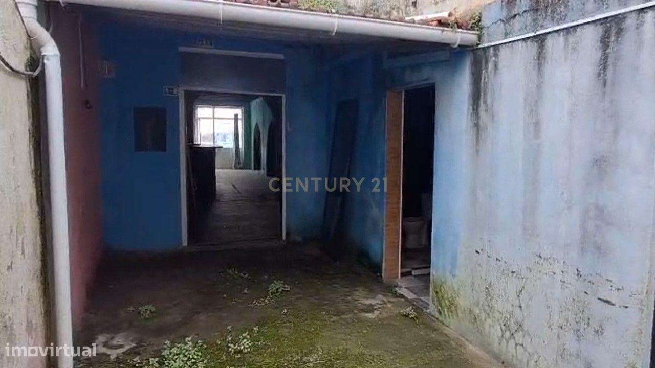 Vista Deslumbrante para o Rio - Prédio para Remodelar em Coruche-9