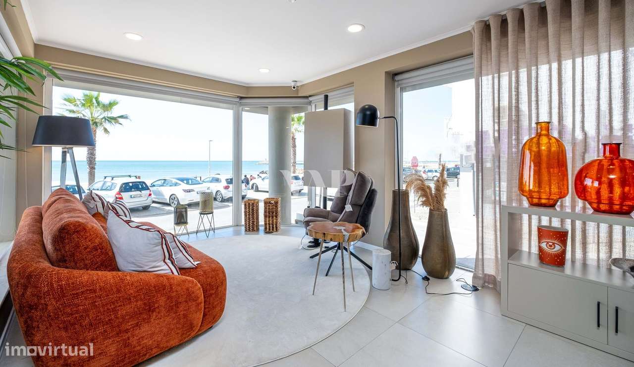 Loja com cave situada na avenida da praia de Quarteira - Grande imagem: 2/11