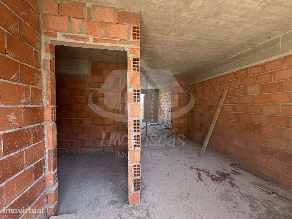 Moradia T3 em condomínio fechado com logradouro e piscina em Fanhõe...-16