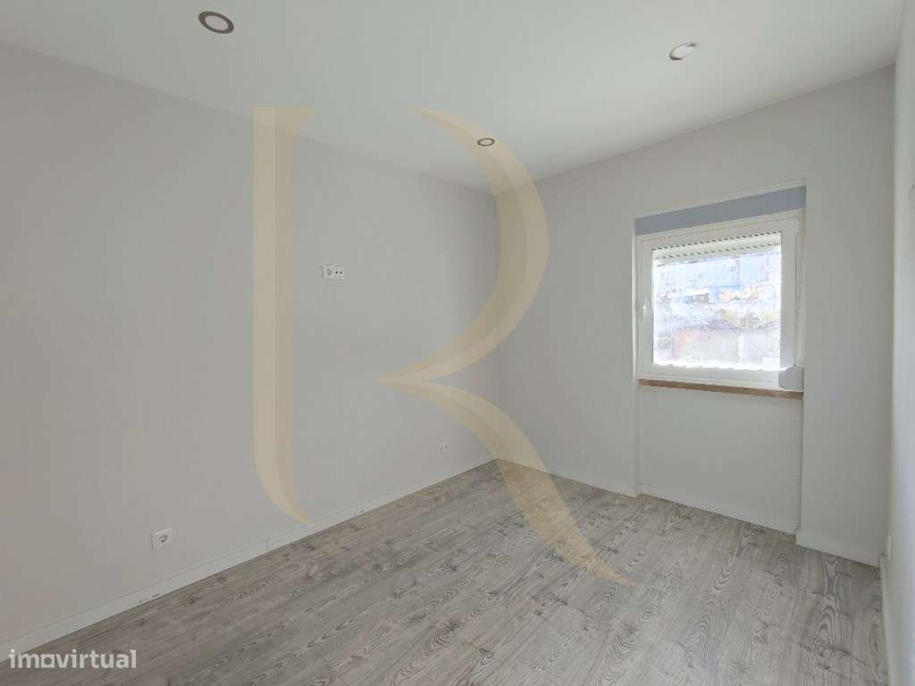 Apartamento T2 em remodelação na Cruz de Pau - Grande imagem: 4/11