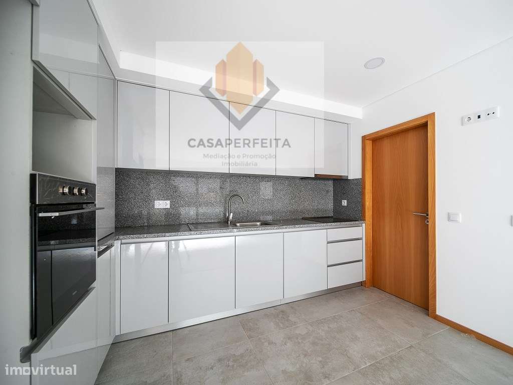 Apartamento T2 Novo com Varanda e Lugar de Garagem - Pedroso-7