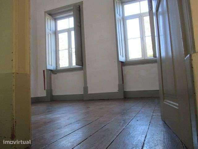 Vivenda na Av. Dias da Silva-17