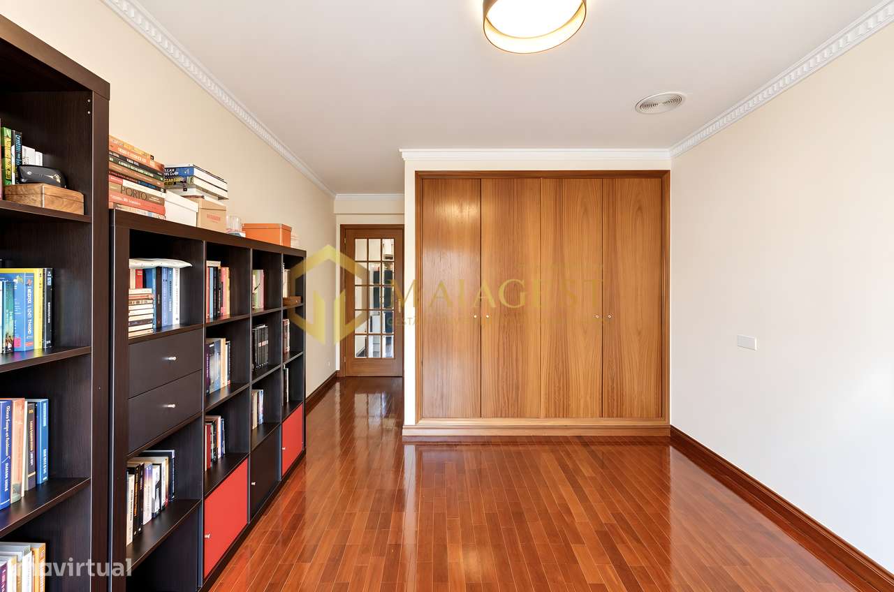 Apartamento T2+1 com Suite e Varanda no Centro de Gaia-24