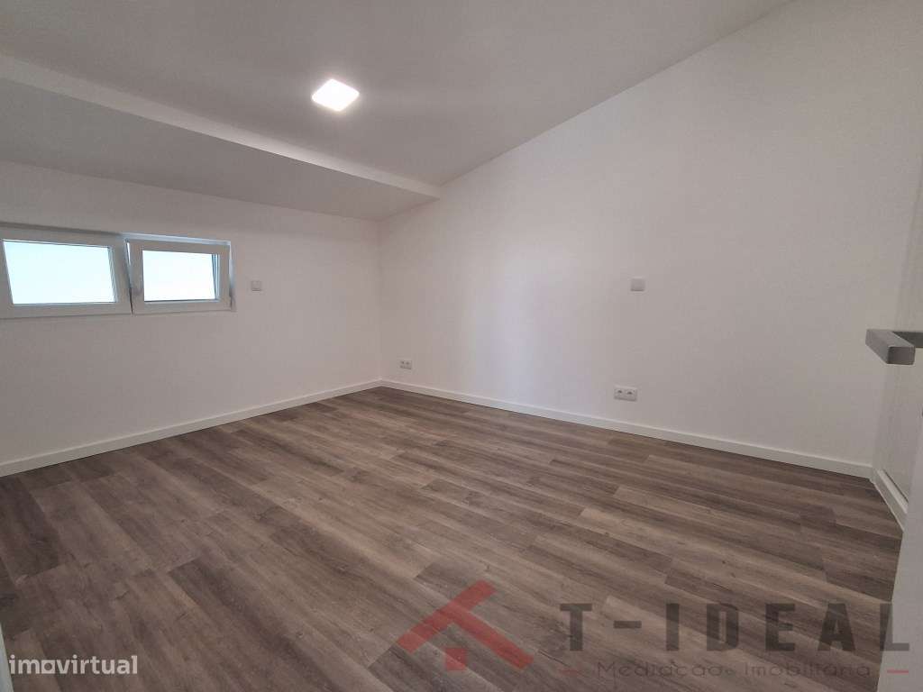 Moradia T3 totalmente remodelada perto das praias-14