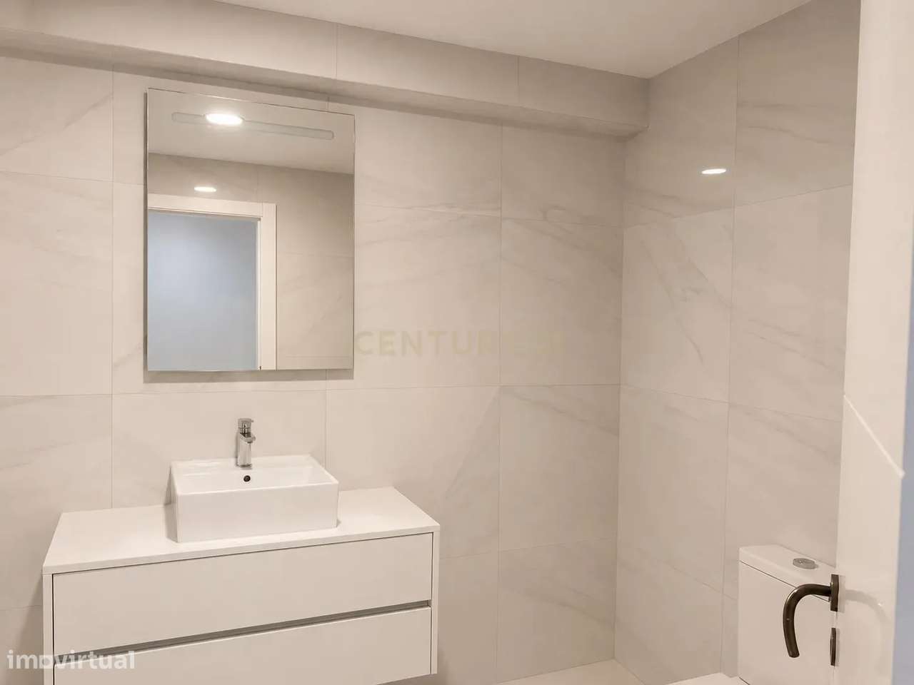 Apartamento T2 Remodelado | Massamá Norte-4