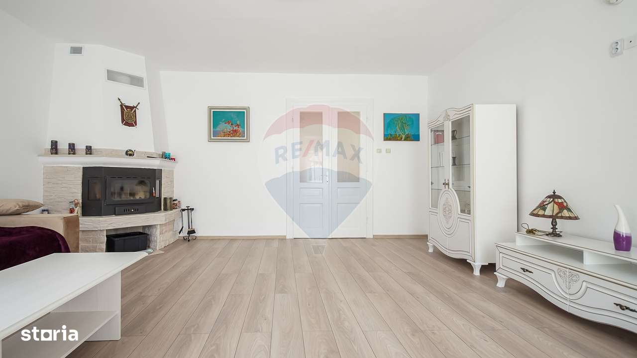 Casă falnică, curte individuală, langă Piața Unirii, în inima Scheilor - Imagine principală: 3/20