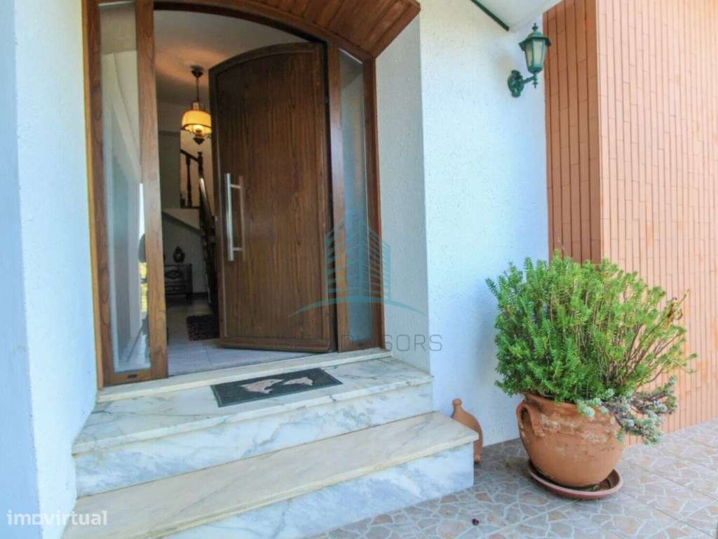 Moradia T4 com Garagem e Jardim em S.Cosme- Gondomar-9