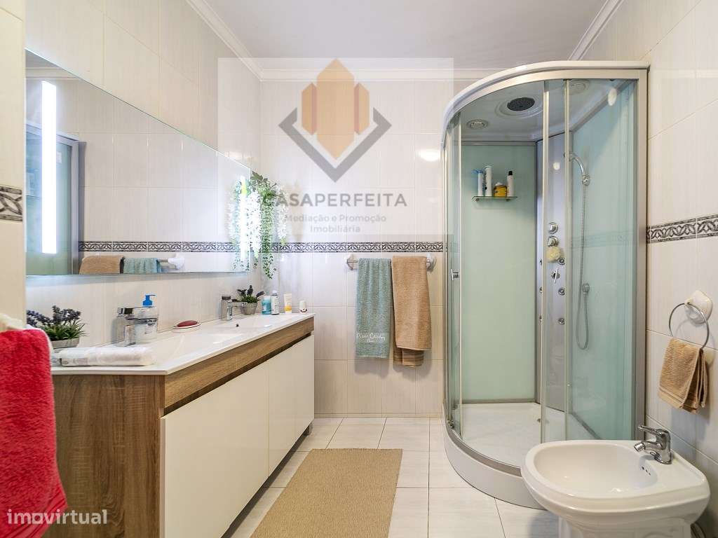 Apartamento T3 Como Novo com Varandas e Box - a 1500 metros da Prai...-19