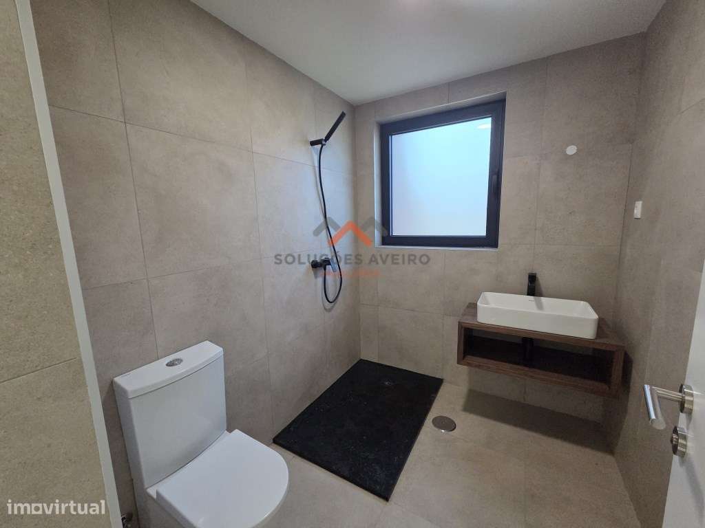 Moradia T4 a 1km das Glicinias!-8