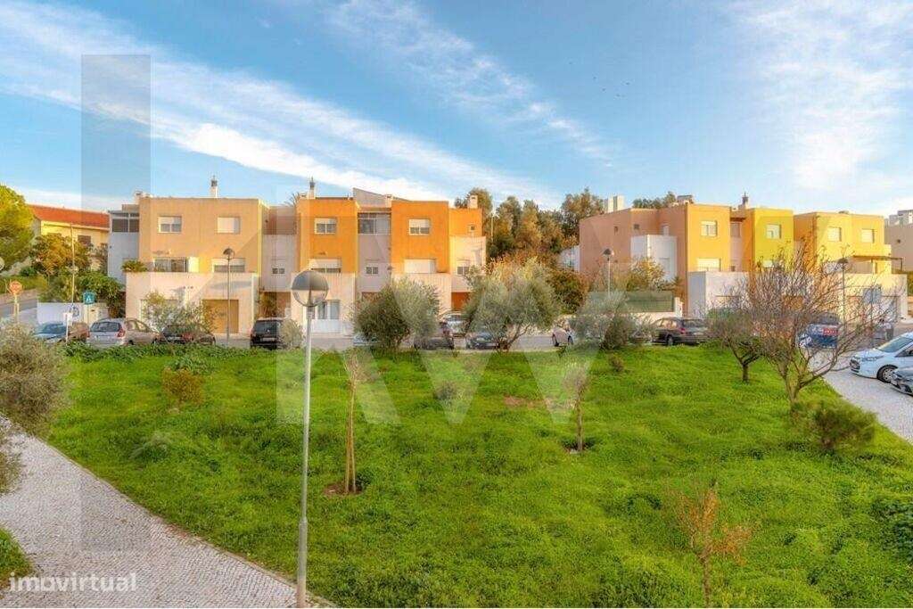 Apartamento T3 Duplex com Logradouro - Grande imagem: 2/42