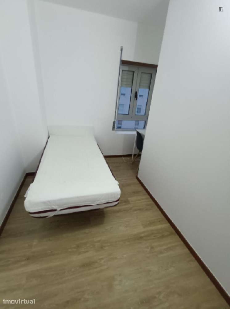 Quarto - localizado em Olivais Coimbra - Grande imagem: 4/10