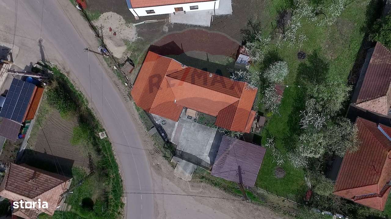 Casă primitoare, Ceanu Mic, terasa, garaj, curte cu pomi, COMISION 0 % - Imagine principală: 4/18