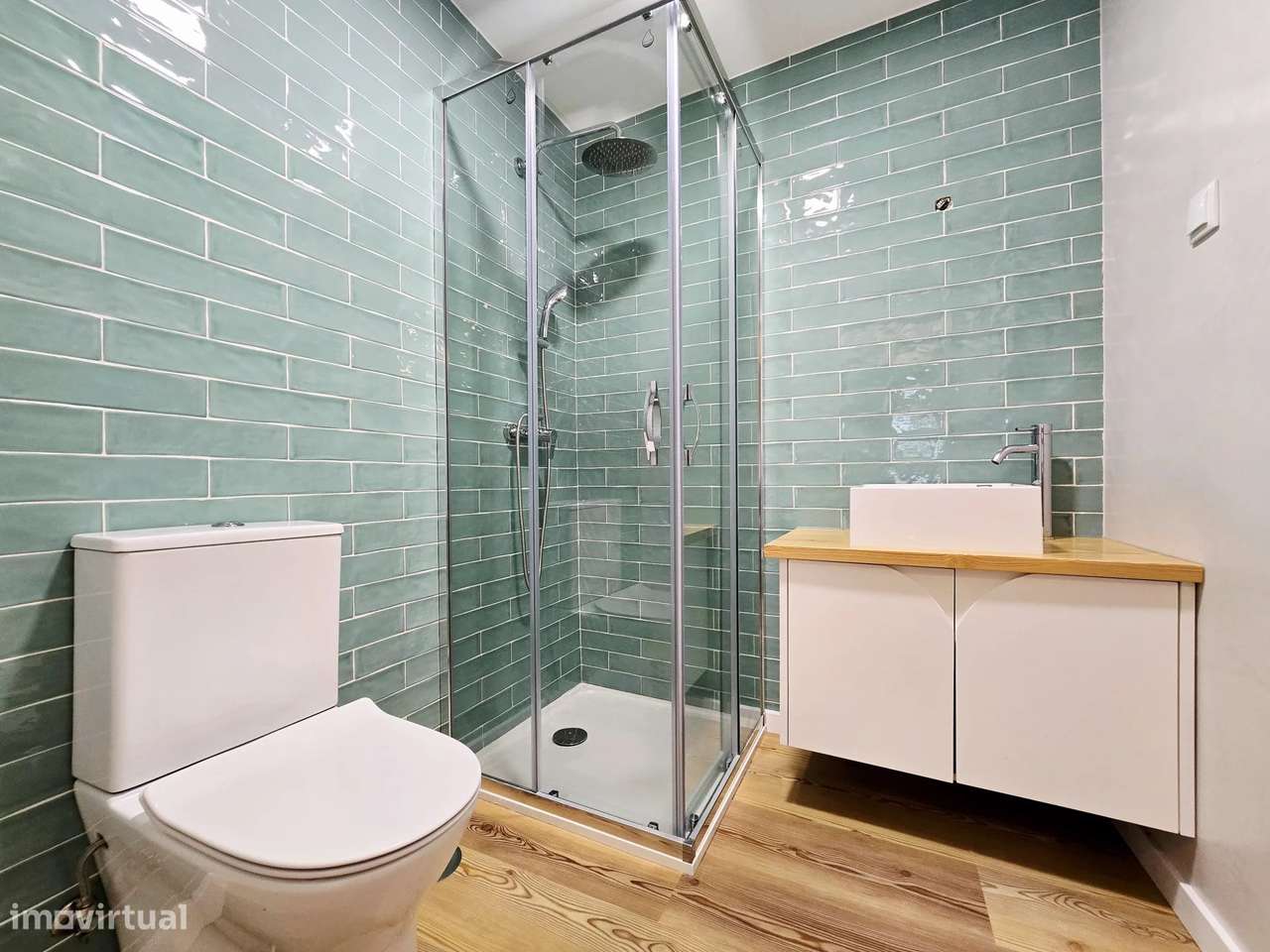 A casa onde o seu futuro começa – Moradia T3 remodelada, moderna e lum-12