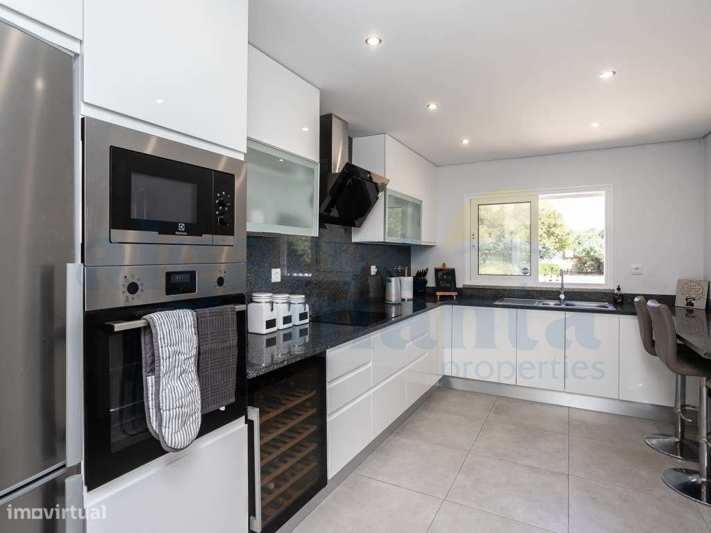 EXCLUSIVO! Moradia T3 Moderna com Piscina Privada no coração de Vil...-20