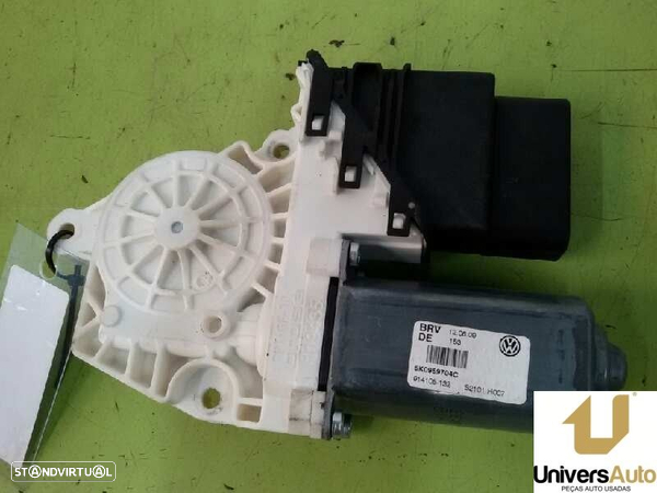 MOTOR ELEVADOR DE VIDRO TRASEIRO DIREITO VOLKSWAGEN GOLF VI 2009 -5K0959704C - 1