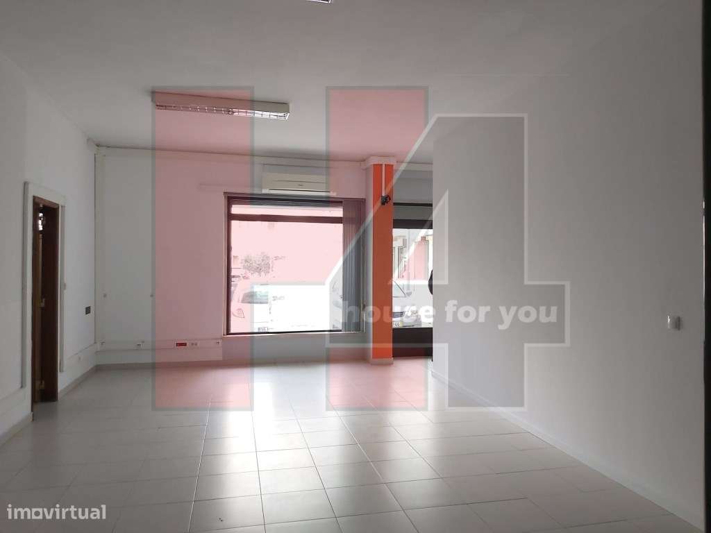 Loja com duas frentes no Prior Velho - Grande imagem: 4/14