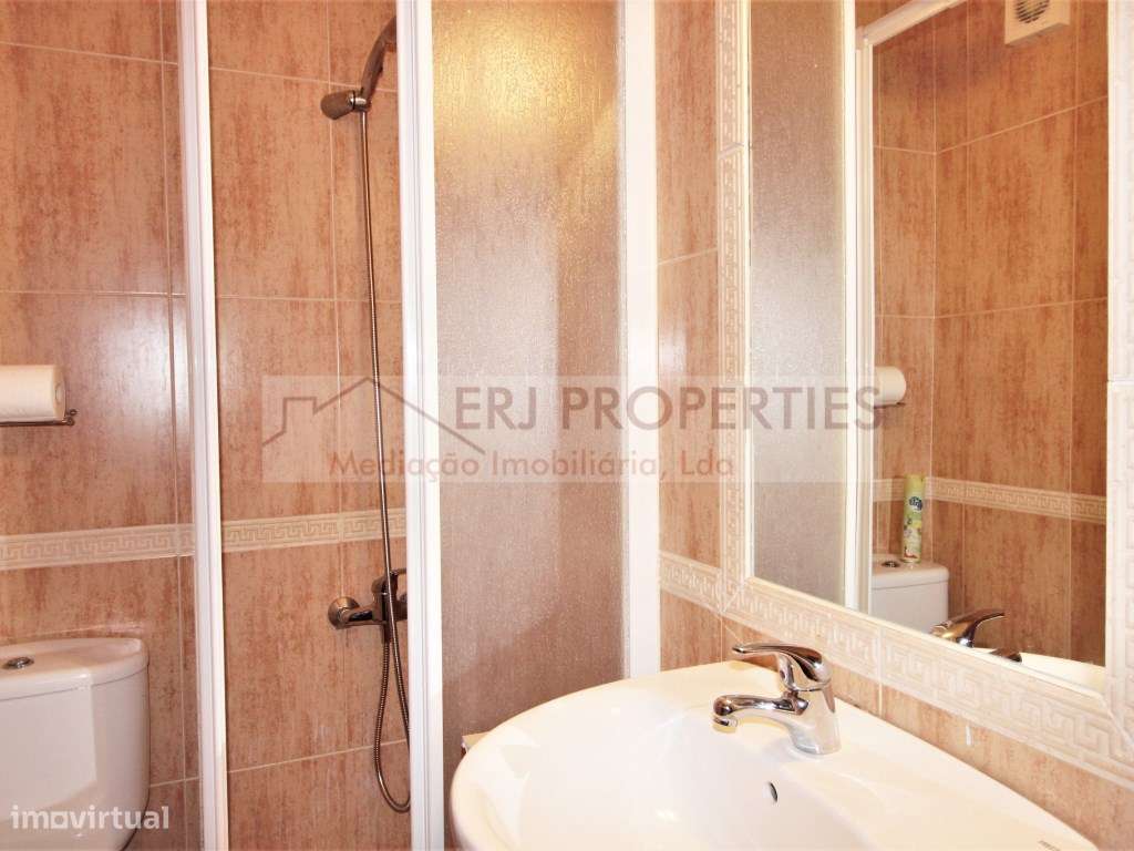 Apartamento T1+1 com Piscina, Estacionamento e Excelente Exposição ...-9
