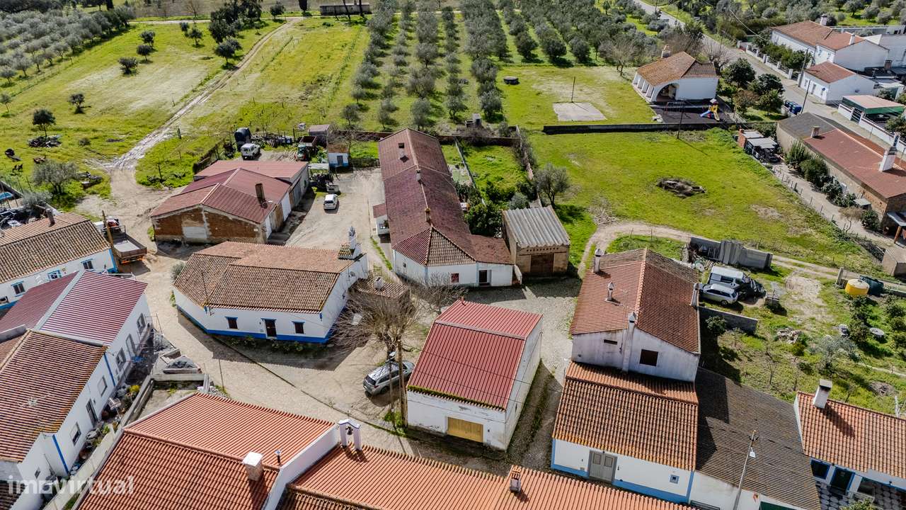 CASA COM QUINTAL | PARA VENDA | FALCOEIRAS-50