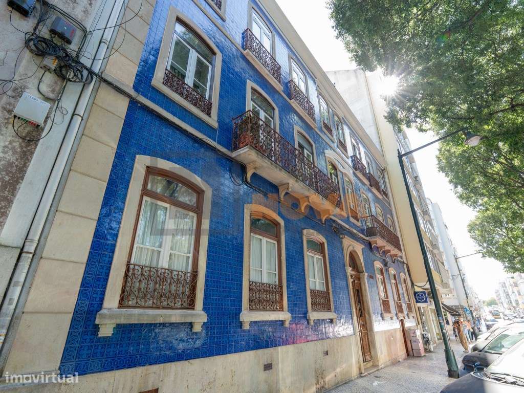 27 ALMEIDA E SOUSA. Uma Residência Histórica em Frente ao Jardim da...-1