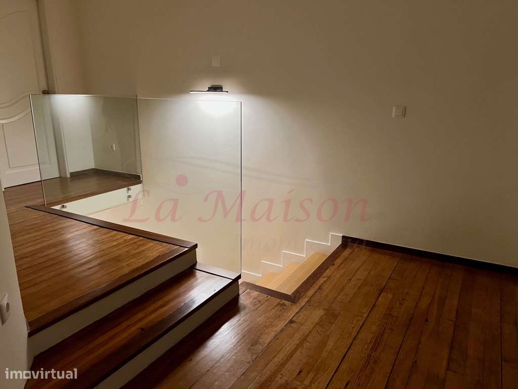 Moradia V4 Duplex no Centro de Loures-46