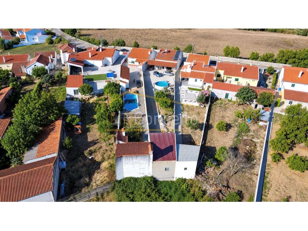 MORADIA T3 COM 2 ANEXOS| PISCINA| EXCELENTE LOCALIZAÇÃO E POTENCIAL...-35